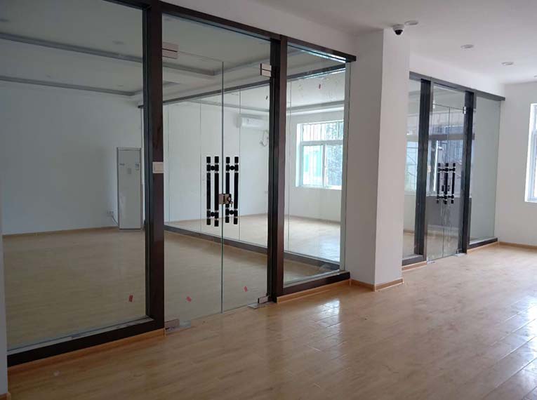 玻璃隔墻價(jià)格及設(shè)計(jì)注意事項(xiàng)